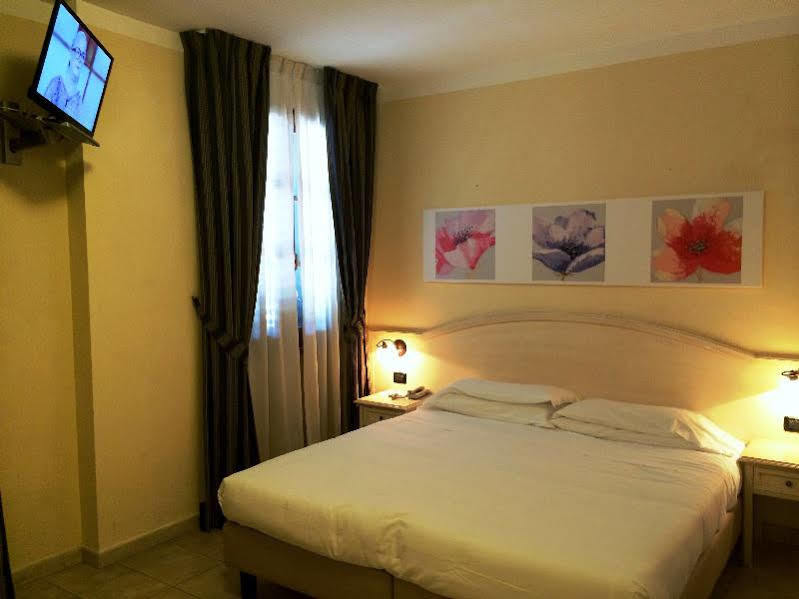 Hotel Sextum Bientina Екстер'єр фото