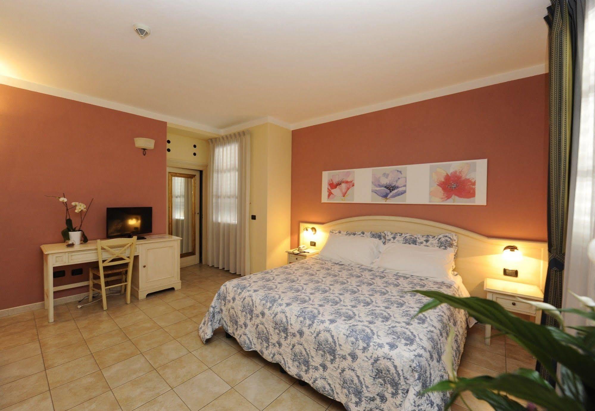 Hotel Sextum Bientina Екстер'єр фото