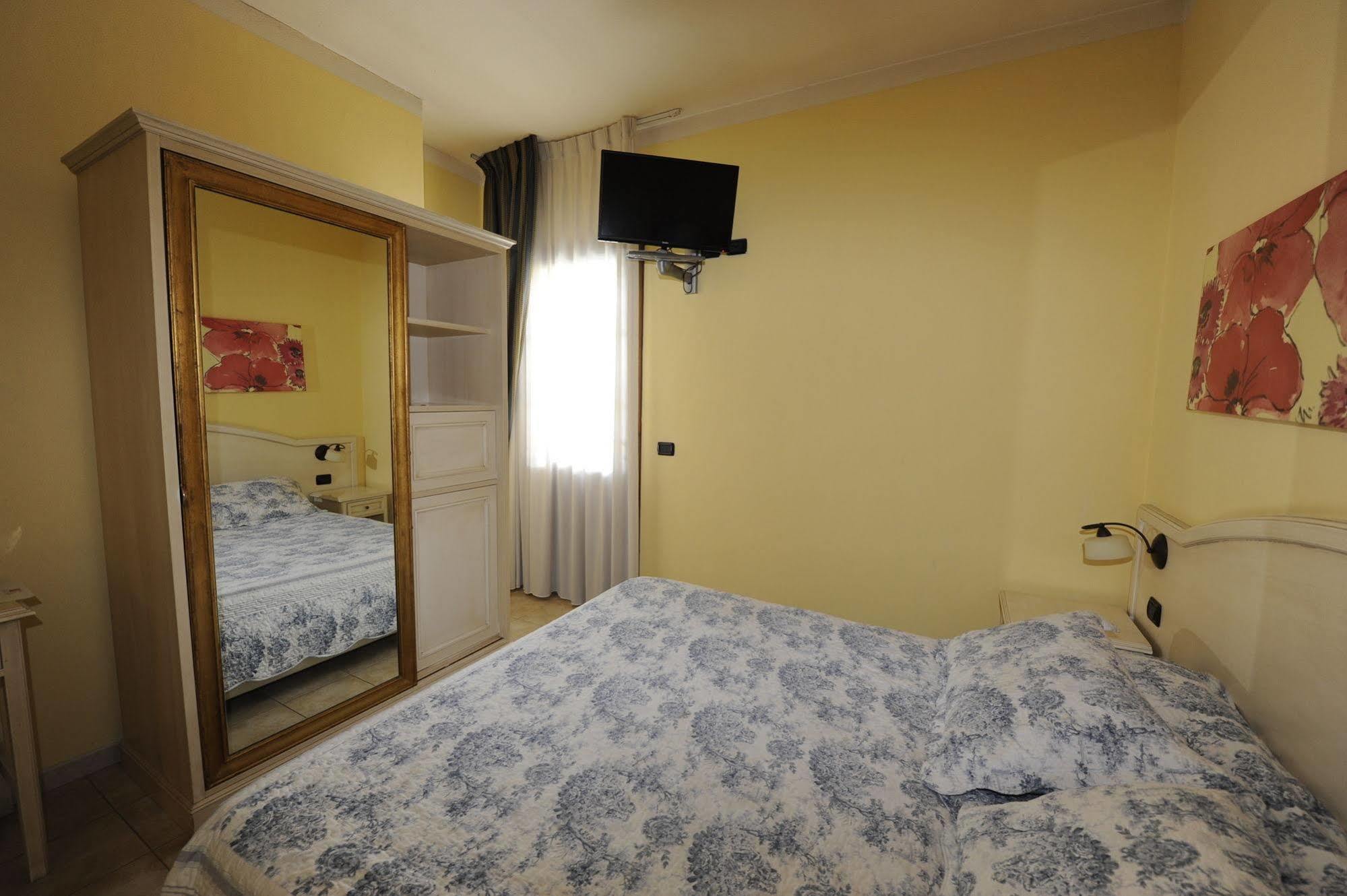 Hotel Sextum Bientina Екстер'єр фото