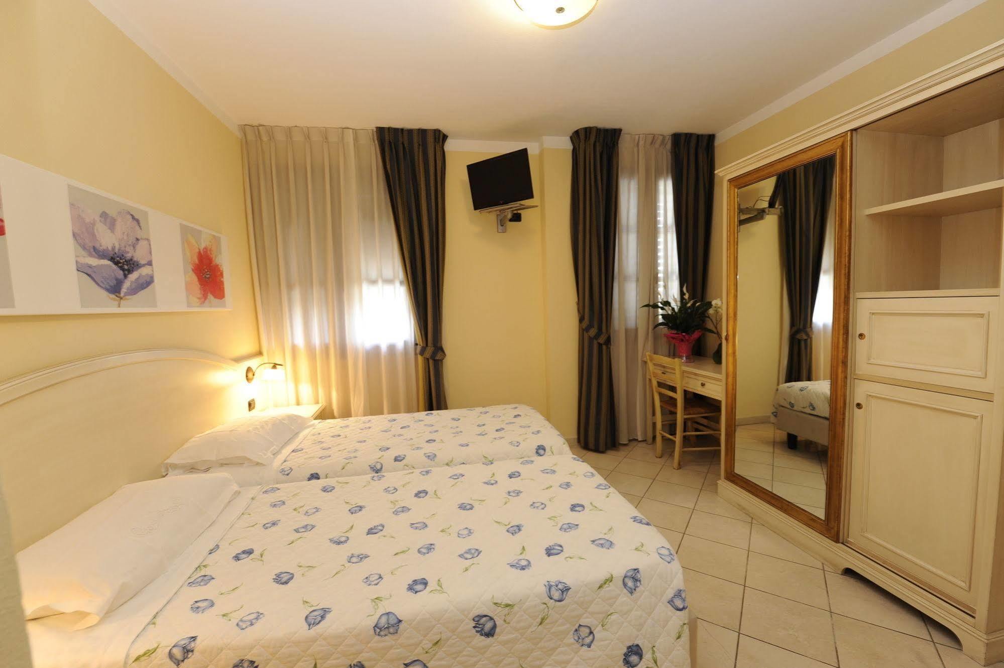 Hotel Sextum Bientina Екстер'єр фото